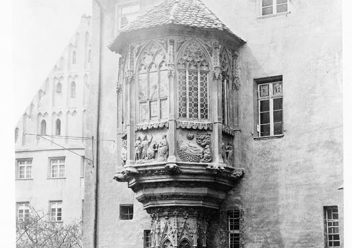 A grey and white image of the medieval St Sebaldus Parsonage oriel bay window, which is in Nuremberg