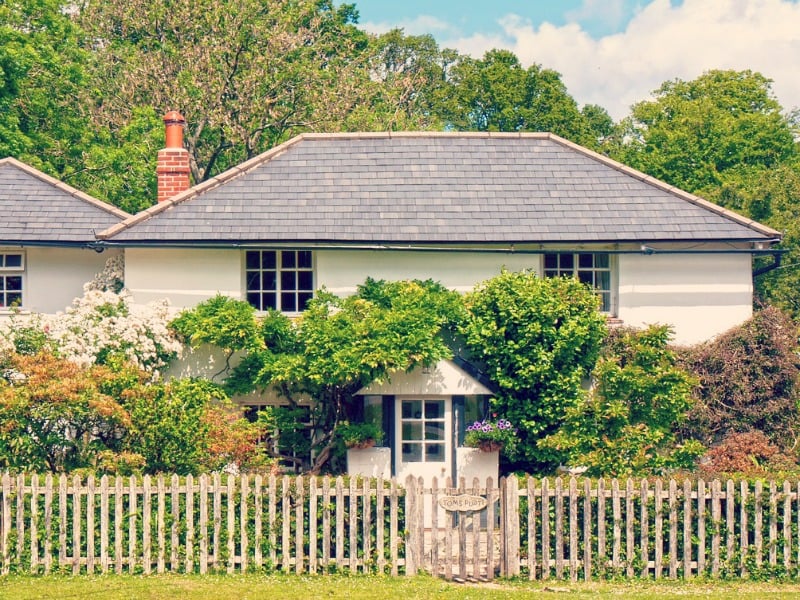 17/04/2017-4 Ways to add country style to your home