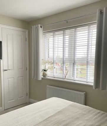 Fitting blinds in a recess
